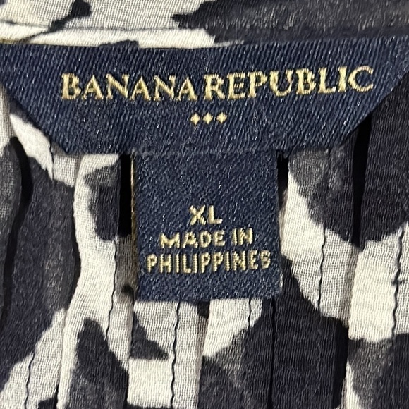 Banana Republic Abstract Print Top Size XL - EUC - Picture 6 of 7